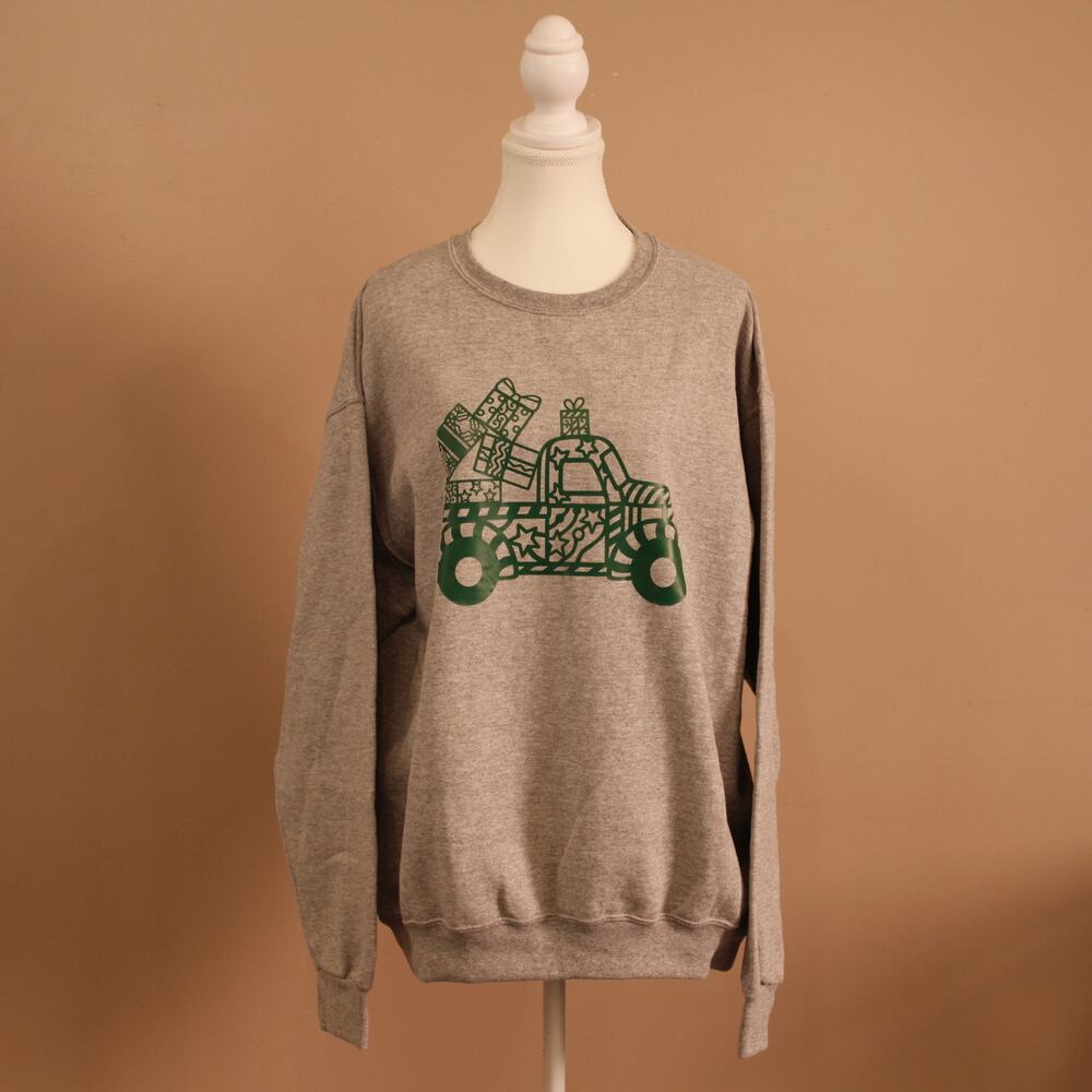 Women's Holiday "Pick-up Truck & Presents" Crewneck Sweatshirt sz L